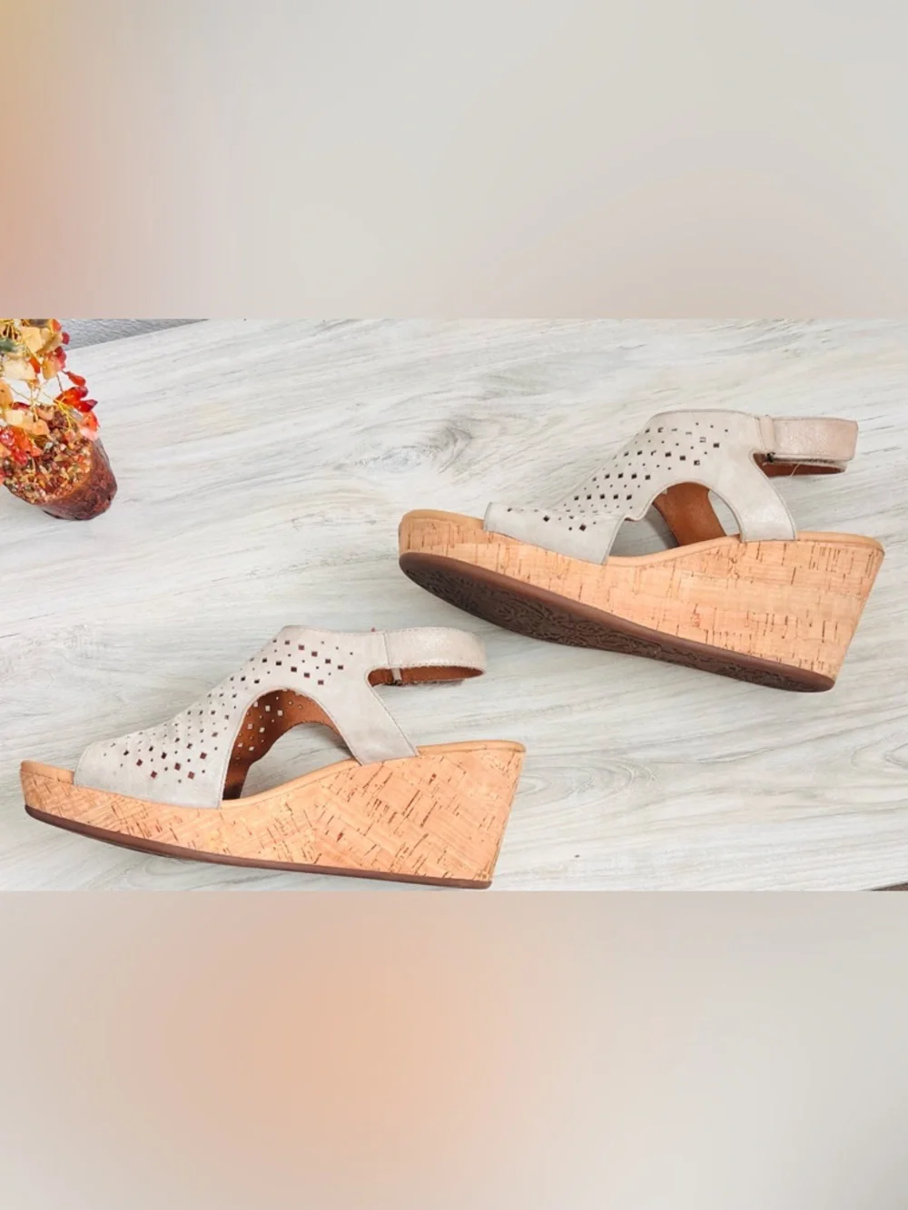 Rockport TruTECH Briah Perforated Wedge Sandals Taupe Leather Slingback 8.5